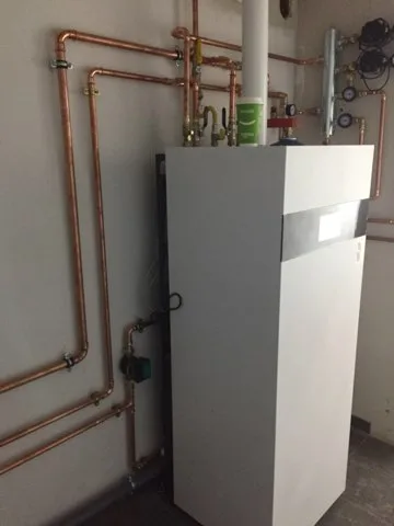 Instalacja grzewczo-wodna z rurami miedziowymi