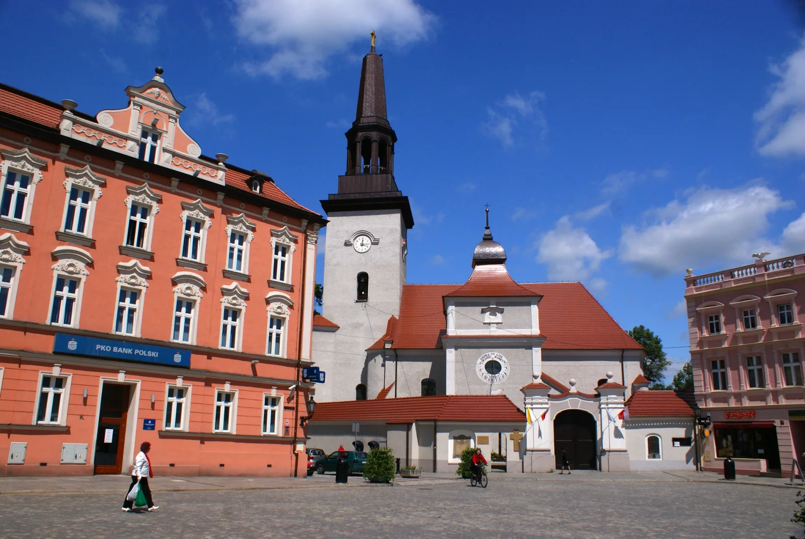 Jarocin - Kościół p. w. św. Marcina i dom nr Rynek 24 w Jarocinie